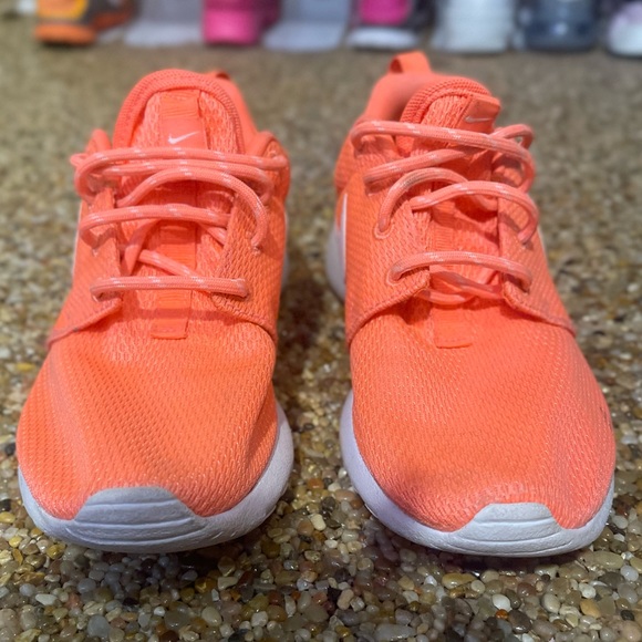 Nike Roshes - Picture 2 of 10
